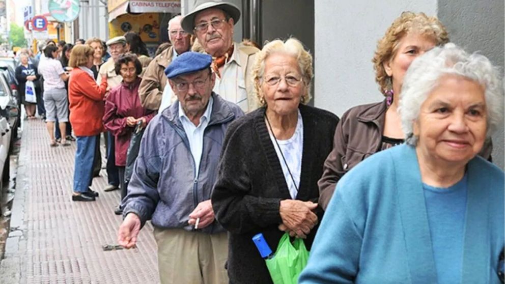 En marzo 2025, jubilados y pensionados tendrán un nuevo aumento. ¿Cuáles son los nuevos montos y cuándo se cobra? (Imagen ilustrativa).