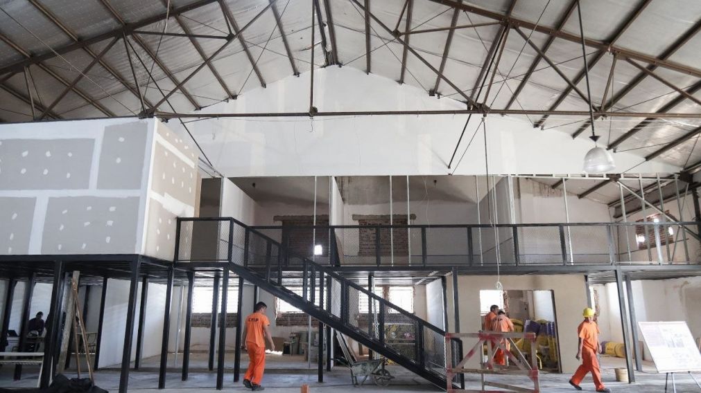 Mayra Mendoza supervisó el avance de obras de la Escuela Nº 16