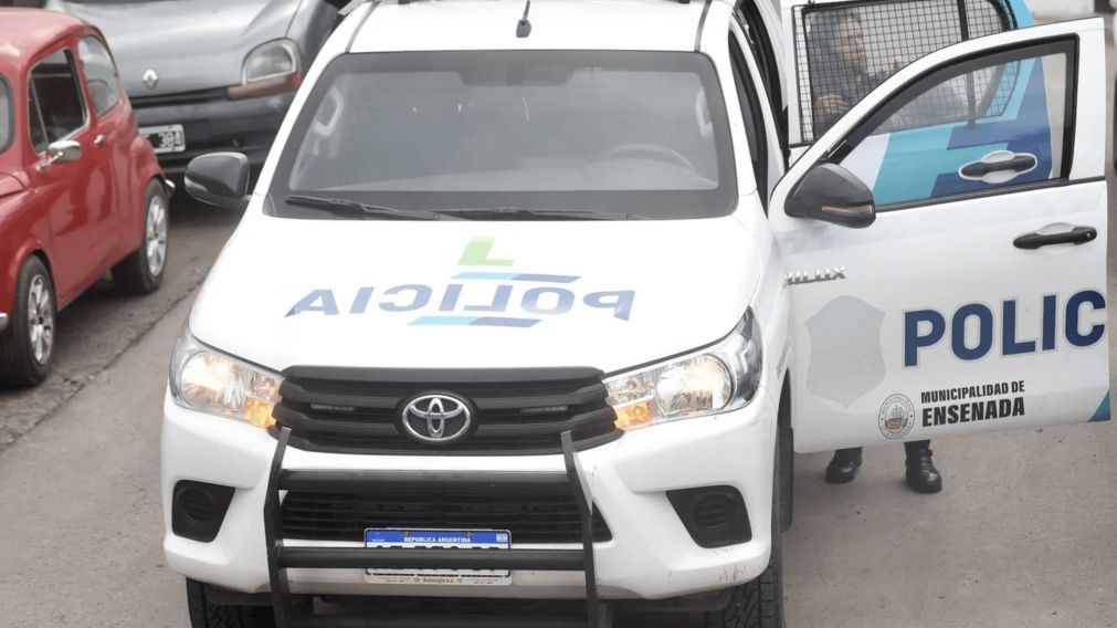 Escalofriante caso: un hombre apareció colgado con disparos en la cabeza y el pecho