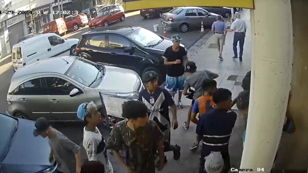 Temor en Quilmes: unos 20 menores de edad realizan robo piraña