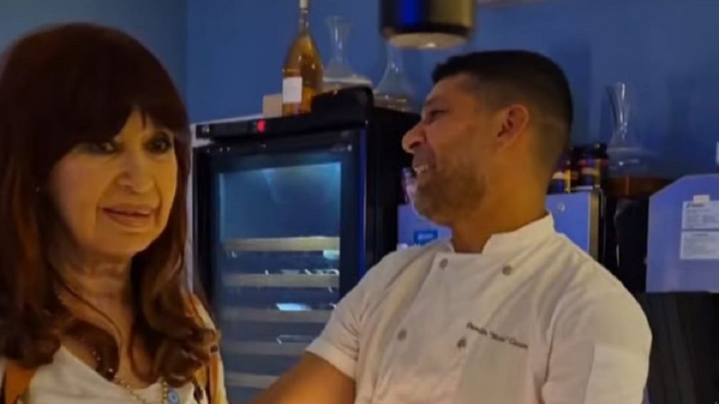 Video: ¿Qué comió CFK en el cumpleaños de Mayra Mendoza?
