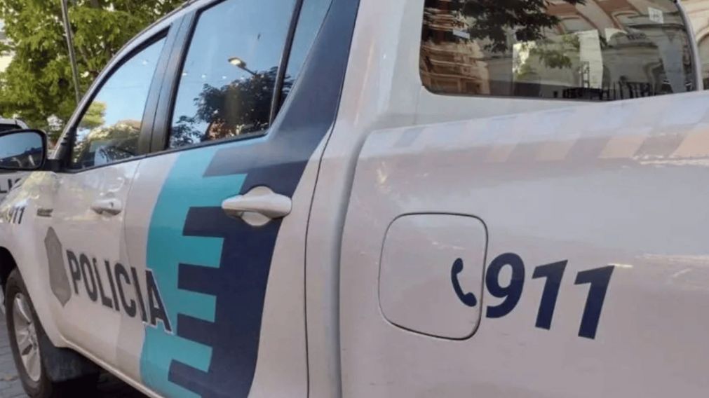 Balearon a un hombre desde un auto en movimiento y sospechan que fue un ajuste de cuentas