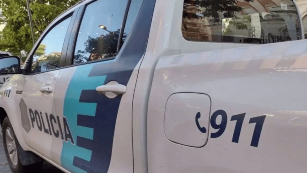 Balearon a un hombre desde un auto en movimiento y sospechan que fue un ajuste de cuentas