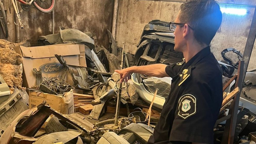 Golpe al mercado clandestino: clausuran taller con autopartes sin registro y detienen al dueño