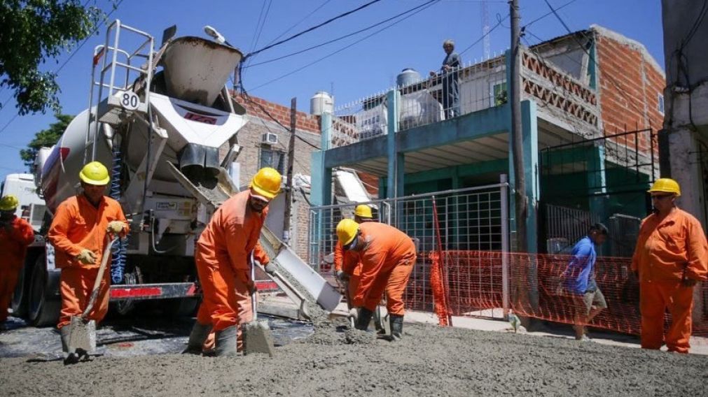 Trabajos de pavimentación e instalación de luces led: dónde se realizan las obras