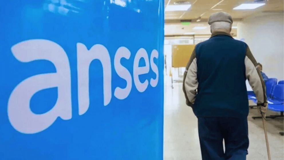 En diciembre 2024, ANSES paga a jubilados un nuevo aumento, bono extraordinario y el segundo medio aguinaldo: ¿De cuánto será el total?