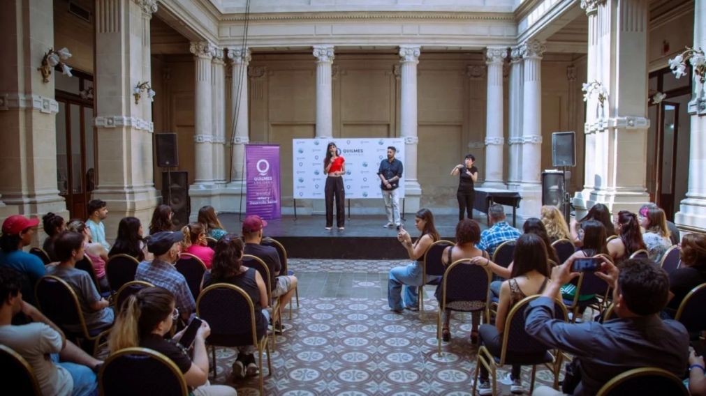 Entrega de certificados por los cursos de lengua de señas