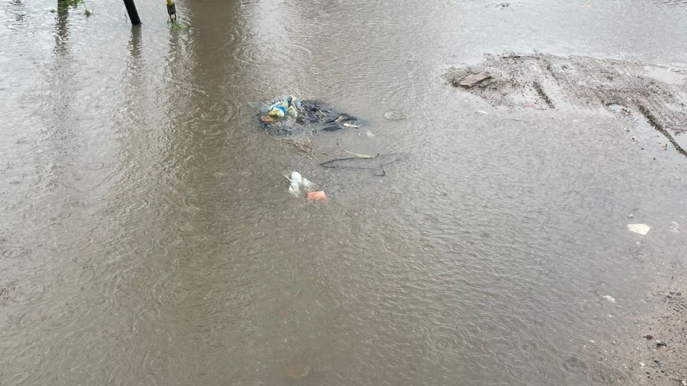 Las complicaciones de todo un barrio por la falta de asfalto