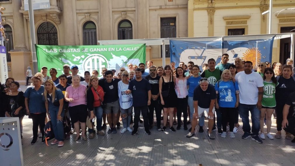 La Mesa Multisectorial Quilmes llevó a cabo una volanteada y jornada informativa en Plaza San Martín
