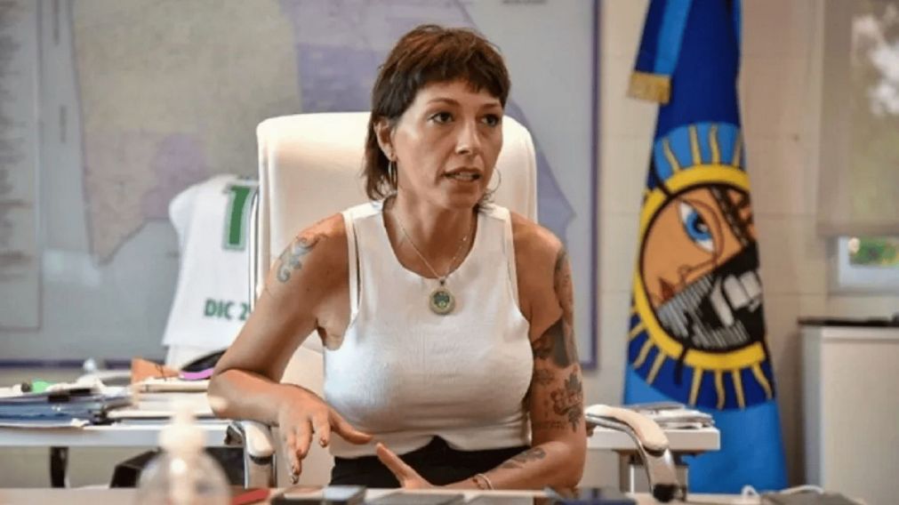 El duro mensaje de Mayra Mendoza: "Los machirulos arrastrados del poder hacen juego entre ellos"