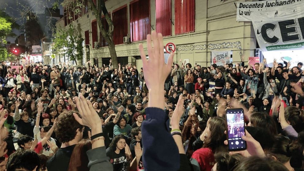 Siguen las tomas en la UBA en la previa del paro nacional del jueves