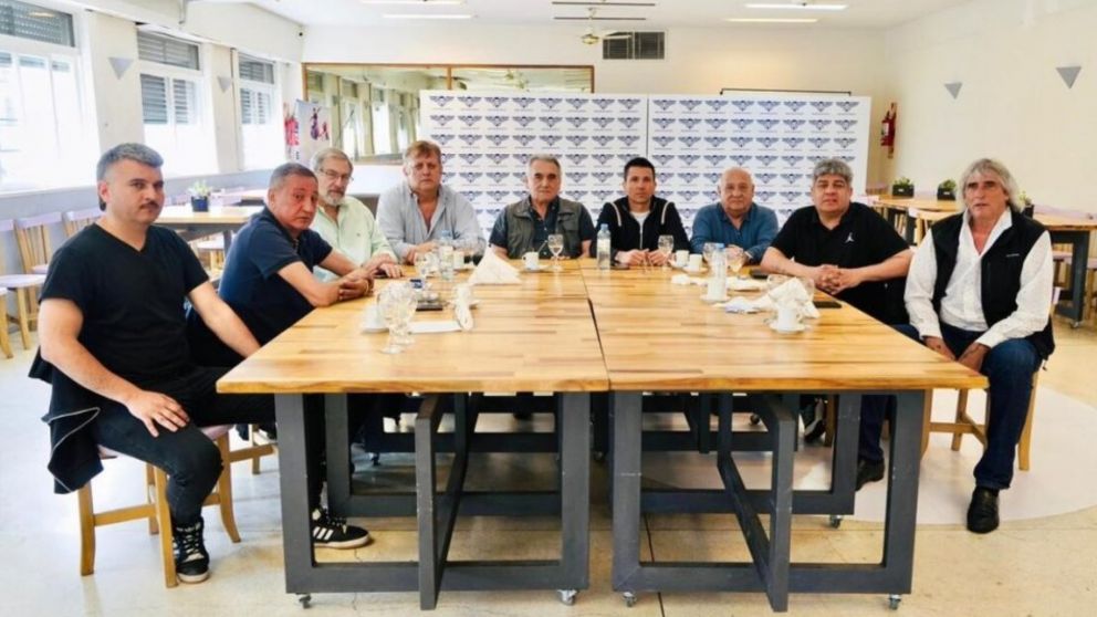 Amenaza de paro de transporte: los gremios se reúnen este martes