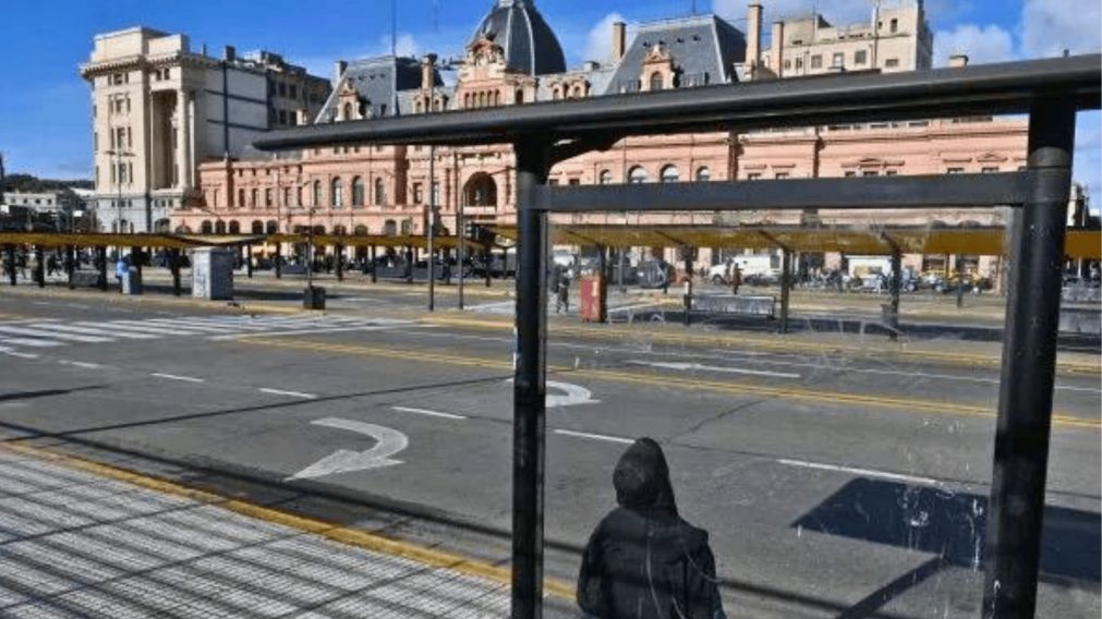 Por pedido de las cámaras empresariales, el Gobierno dictó la conciliación obligatoria y suspendió el paro de colectivos en el AMBA (Archivo).