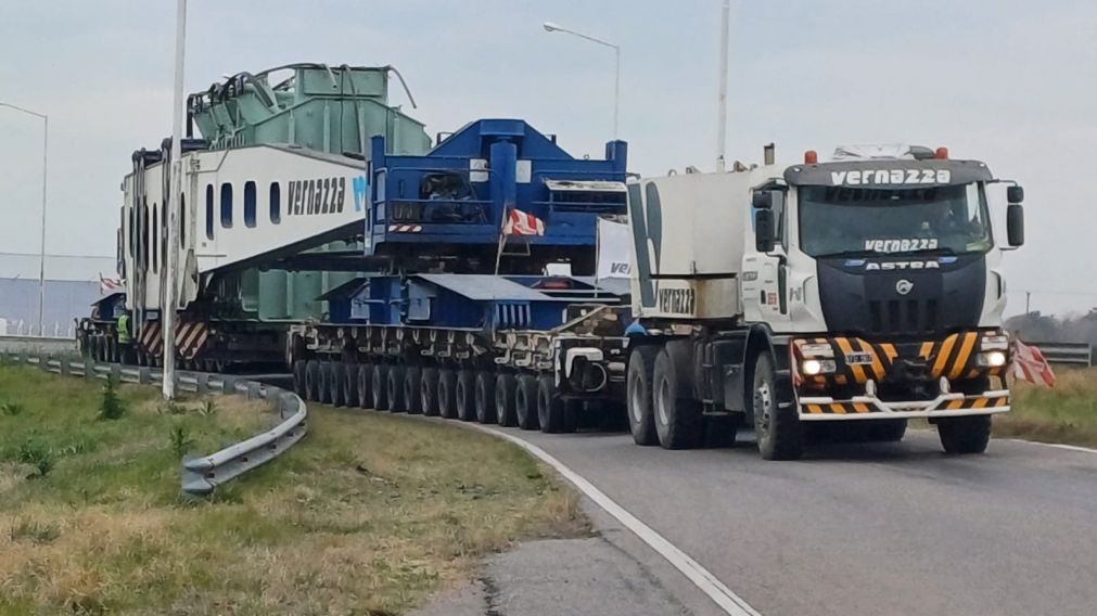Alerta en el tránsito de Quilmes: complicaciones por el traslado de una megaestructura