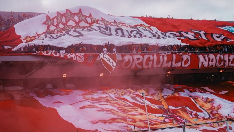 La hincha de Independiente en el Libertadores de América (Foto X)