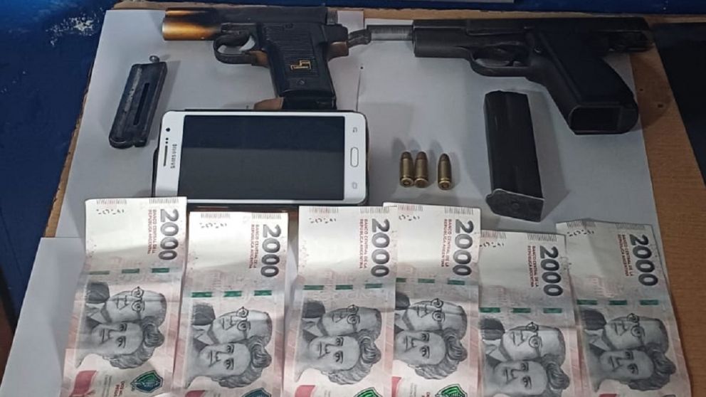 Redujeron a toda una familia en su casa de Bernal pero la Policía llego a tiempo y evitó la entradera: tres detenidos