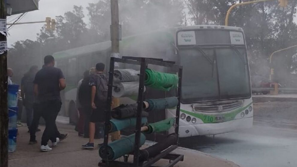 Otra vez la línea 500: colectivo ardió en llamas Florencio Varela
