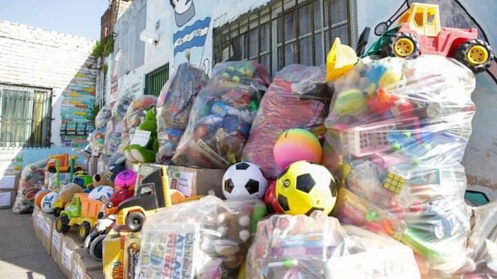 Entrega de donaciones en Quilmes: más de 800 kilos de alimentos y cientos de juguetes