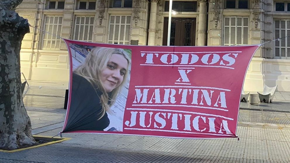 Marcha a sanatorio de Quilmes Oeste en pedido de justicia de joven muerta: su madre asegura que hubo "negligencia médica"