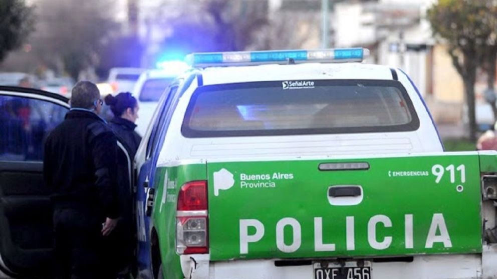 La estaba ahorcando su pareja y fue salvada por Policías