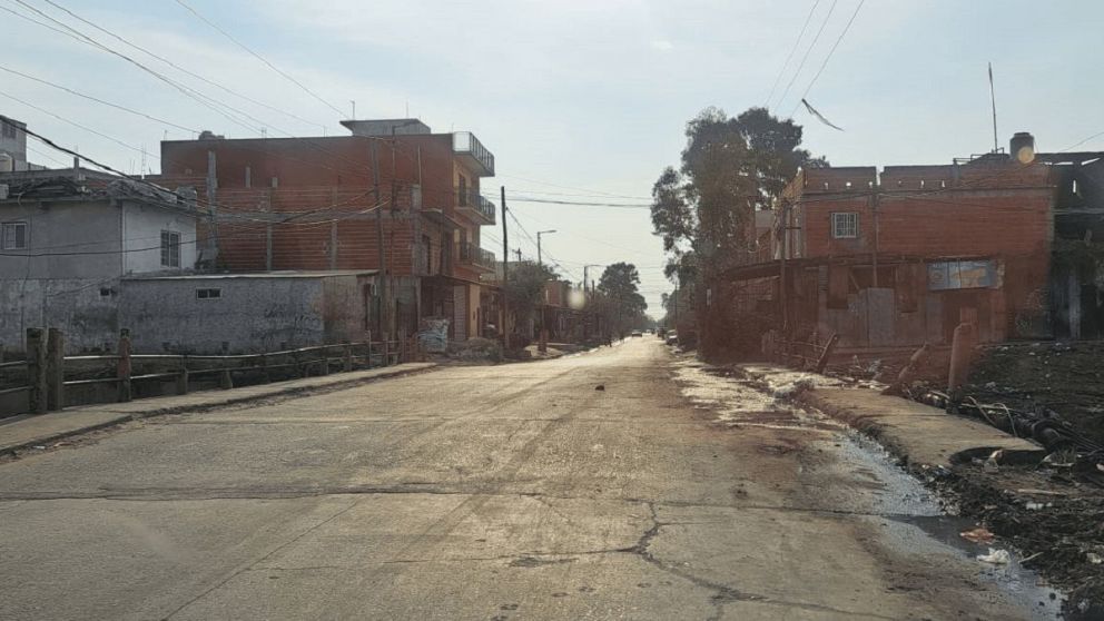 Vecinos de Bernal Oeste denuncian a otros de arrojar constantemente basura en la vía pública