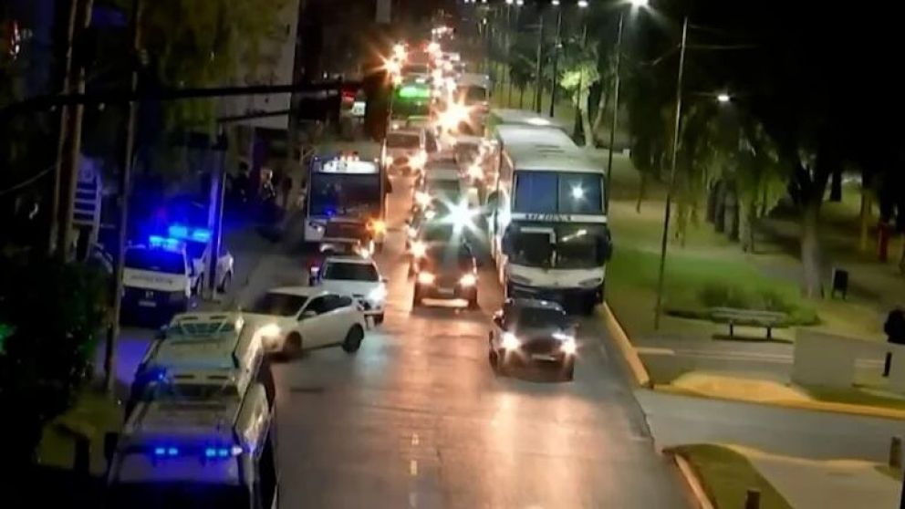 Mañana caótica en Bernal Oeste por la protesta de choferes en el Triángulo