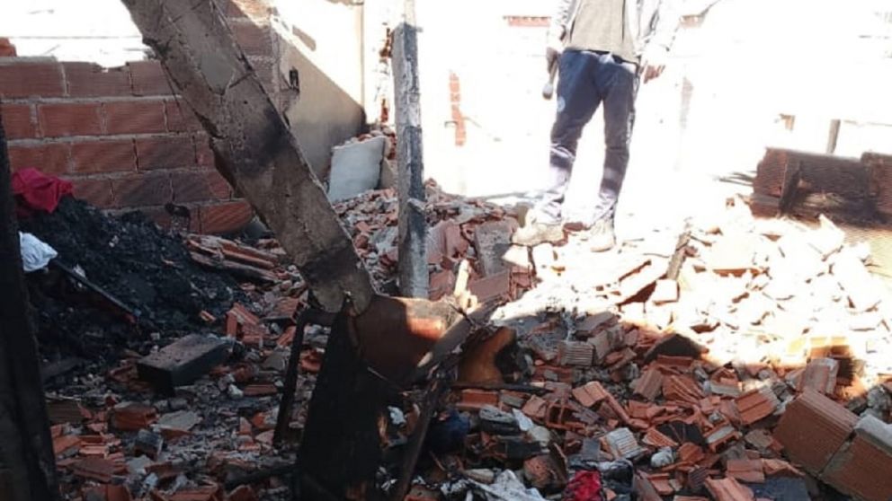 Bernal Oeste: voraz incendio destruyó parte de una vivienda y las víctimas piden colaboración de la comunidad