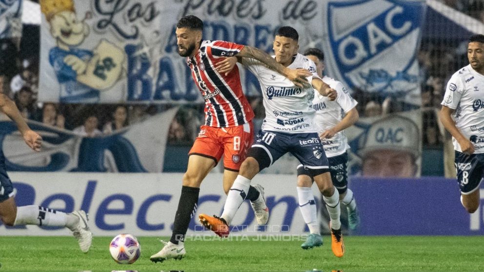Quilmes le gana 4 a 0 a Chacarita en San Martín