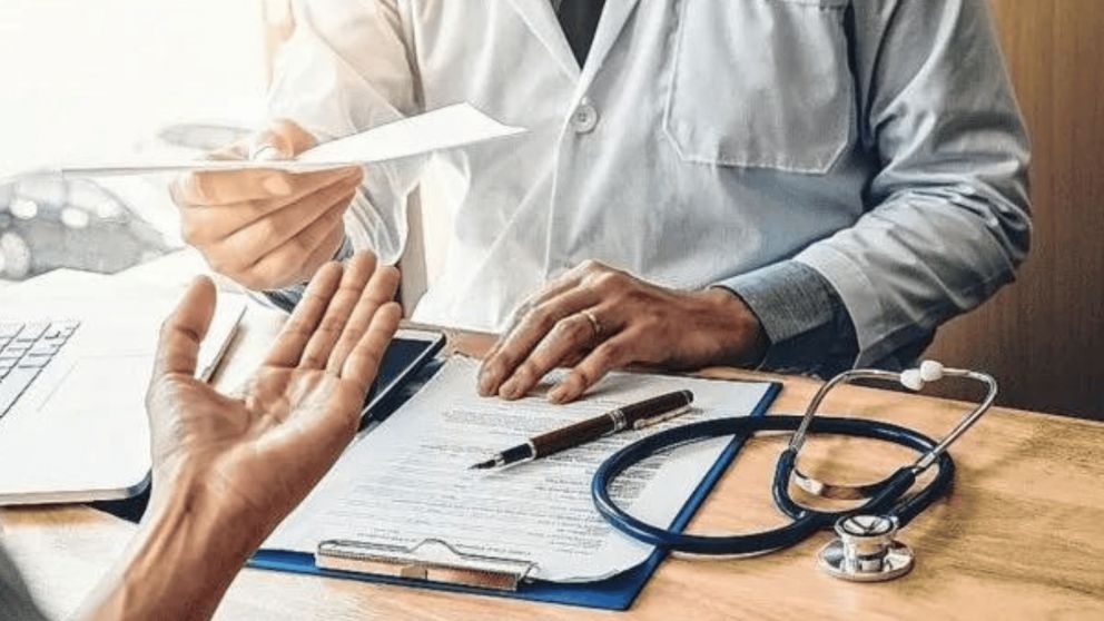 Las empresas de medicina prepaga se adelantan a la inflación oficial y aplican incrementos en agosto.