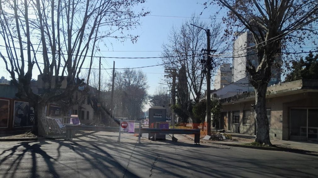 Obras de bacheo en Quilmes: se rehabilitó el tránsito en República del Líbano y ahora continúan en San Martín y Paso