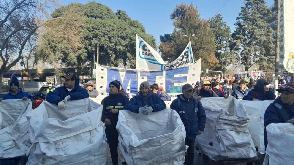 Quilmes Centro: carreros y cartoneros movilizaron a tribunales para exigir la restituci�n de un caballo
