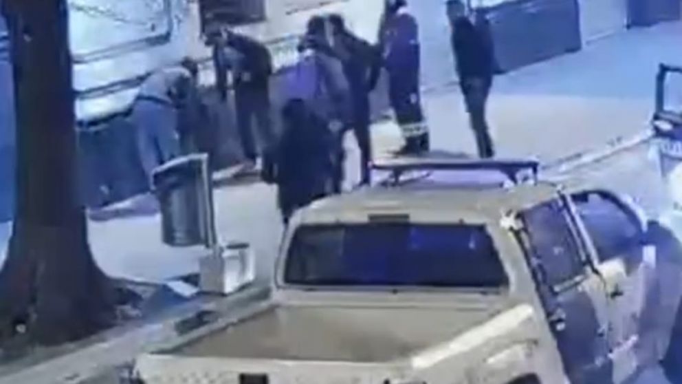 Dos ladrones fueron detenidos en Quilmes Centro tras robarle a un hombre en una parada de colectivos