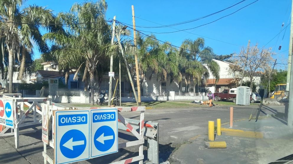 Castelli e Yrigoyen, cortada por reparación de calzada