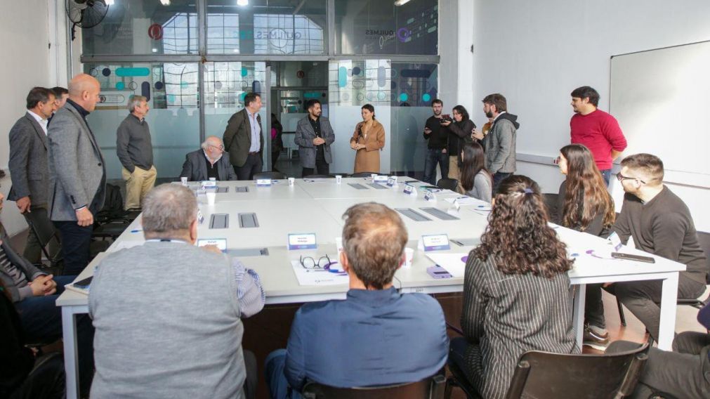 Mayra Mendoza firm� un compromiso de Colaboraci�n Mutua entre la Comuna e Industriales Metal�rgicos