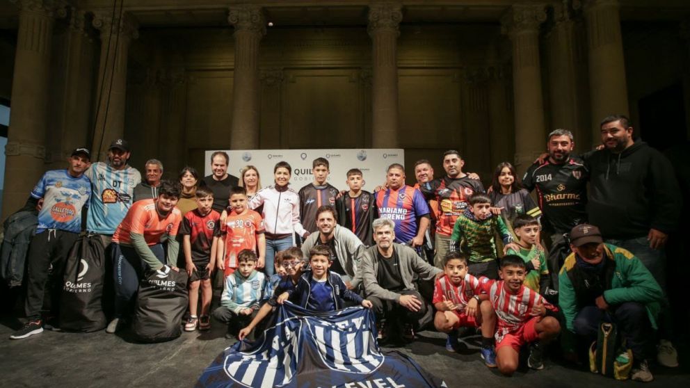 Clubes de barrio de Quilmes: entregaron equipamiento deportivo