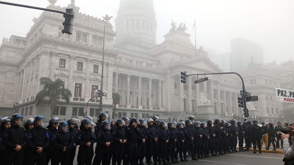 Detenidos por la marcha contra la Ley Bases: "Ni Videla tuvo a cantidad de delitos que se les imputan"