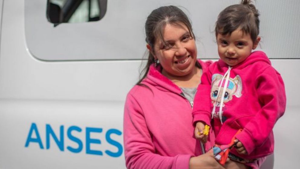 Anses paga el retroactivo de AUH y AUE en junio