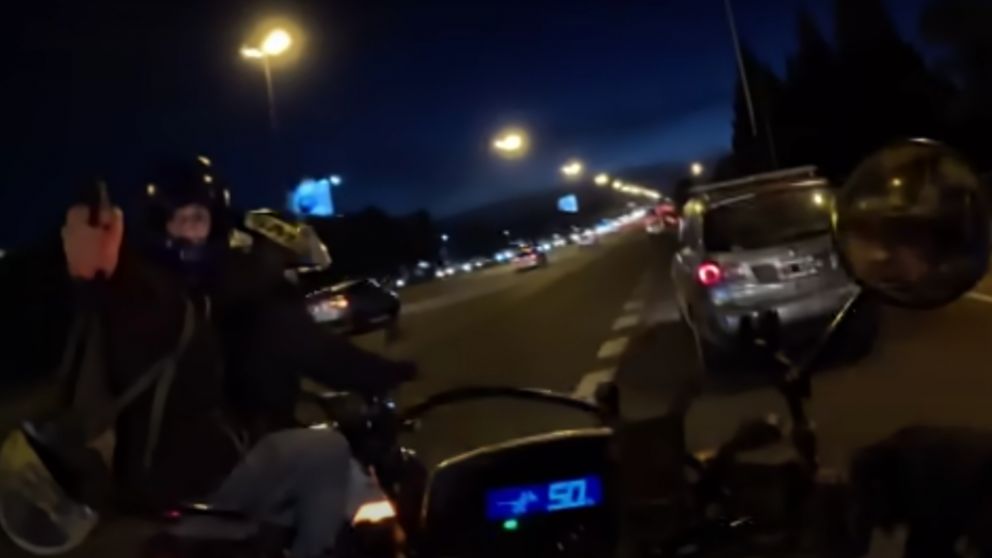 Un youtuber grabó el momento en que dos motochorros le robaron la moto en Panamericana