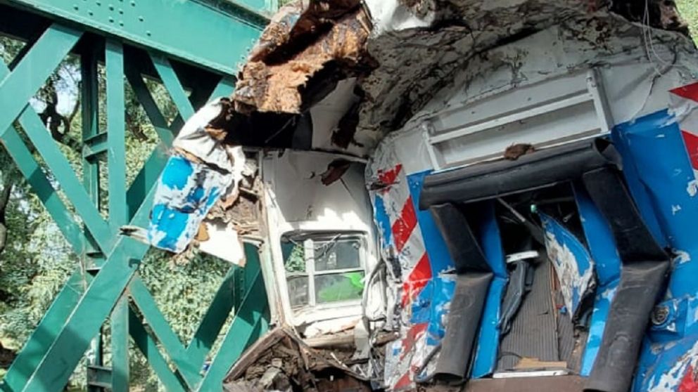 Línea San Martín: al menos 30 heridos tras chocar un tren contra otro y descarrilar