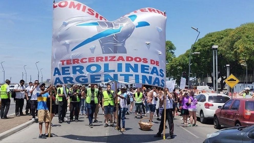 Despidos en Aerolíneas Argentinas: "Quieren la privatización"