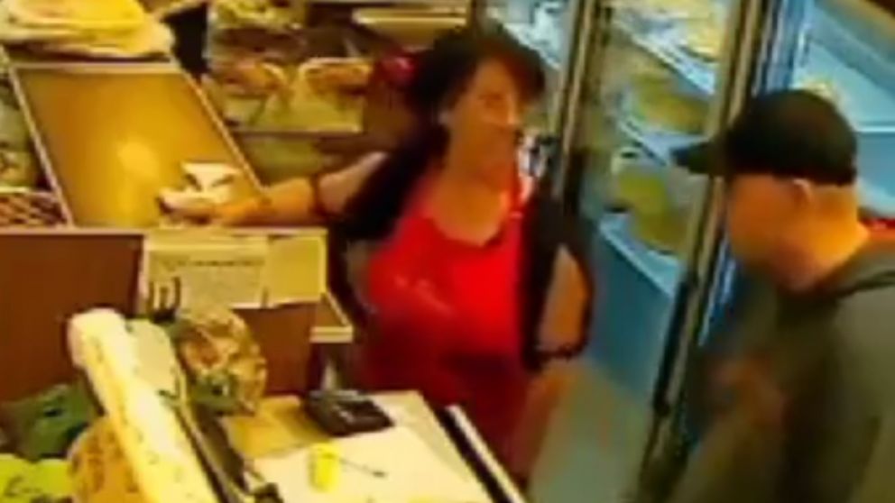 Video: entró a robar a una panadería y se puso a atender a los clientes