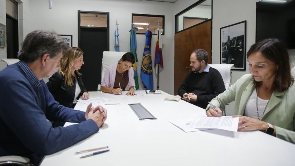 Firma de convenio entre el Municipio y la Universidad de La Plata