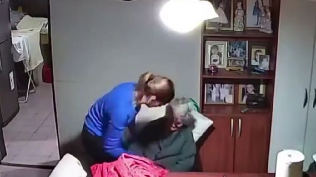 Indignante: una abuela con Alzheimer era maltratada por su cuidadora