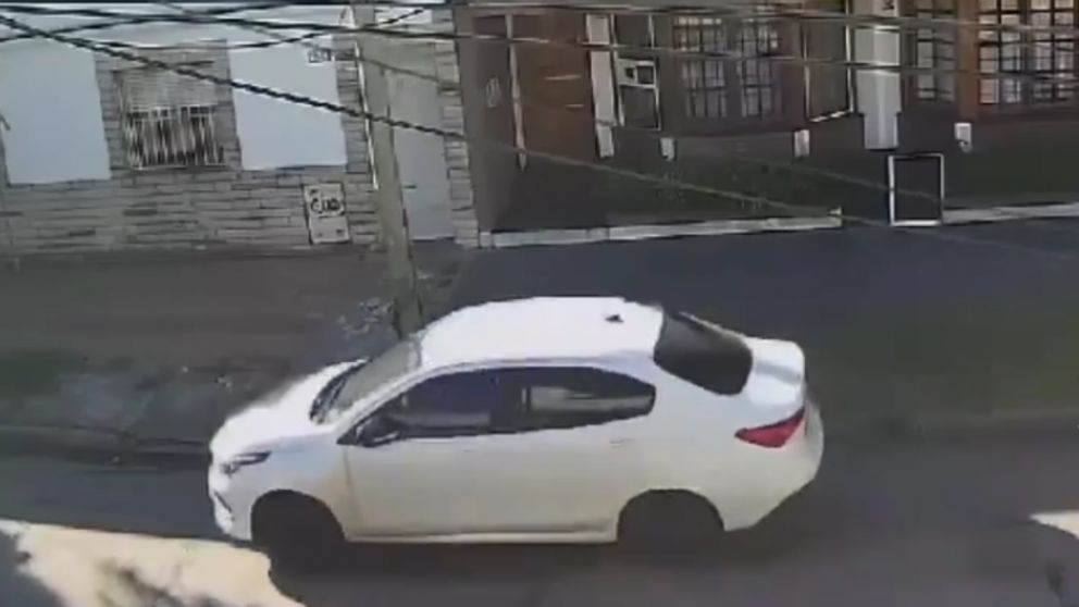 Le robaron el auto y se salvó de milagro: "No me di cuenta que habían disparado"