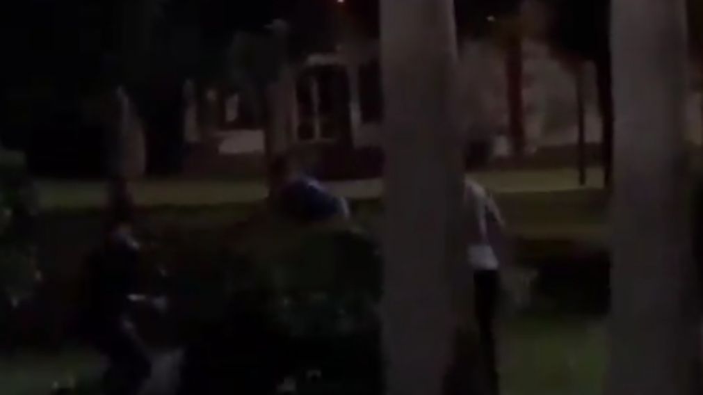 Video: un hombre fue brutalmente golpeado tras un partido de f�tbol