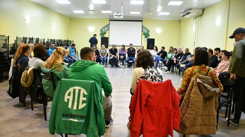 Se conformó un comité regional de trabajadores estatales despedidos