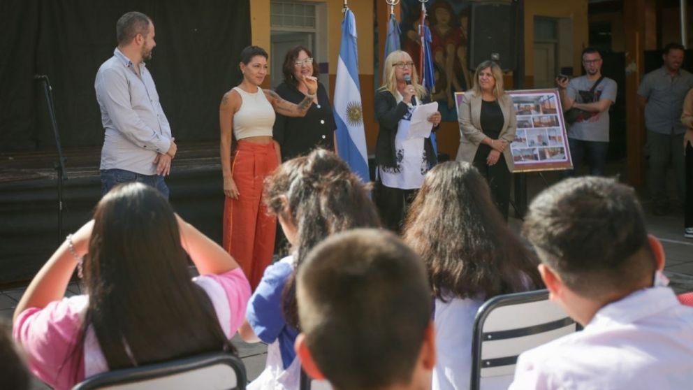 Mayra Mendoza inauguró aulas en la Primaria Nº 9