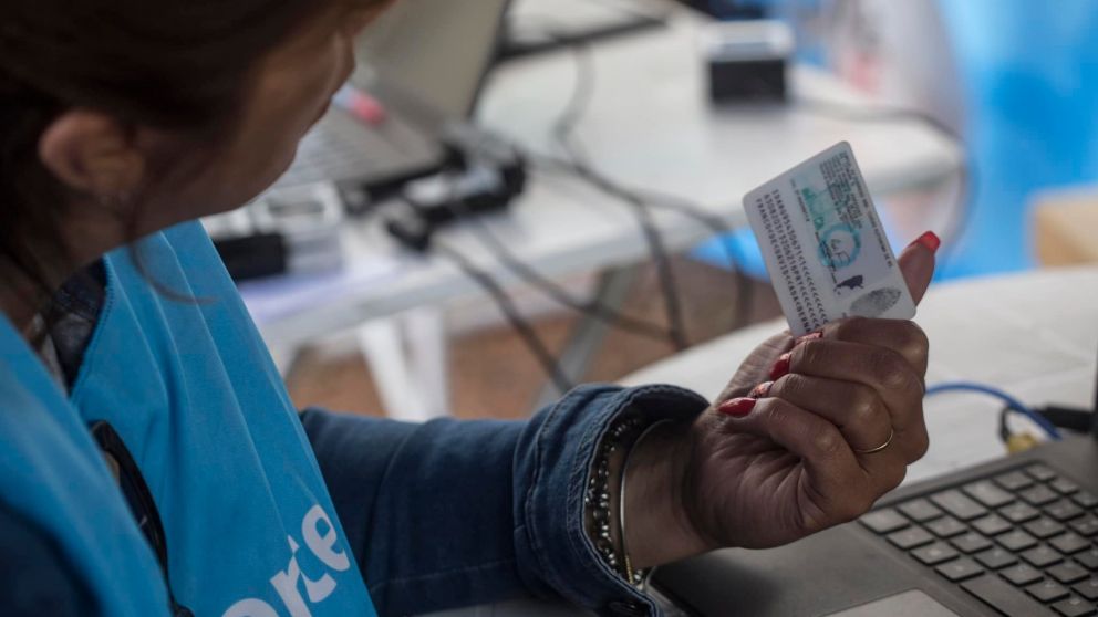 Quilmes: abrazo solidario por el cierre del Renaper