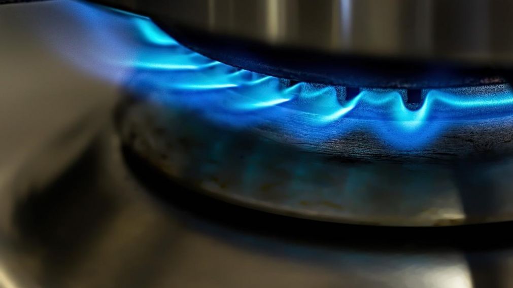 El Gobierno autorizó un fuerte aumento en el cargo fijo del gas: cuánto habrá que pagar a partir de mayo