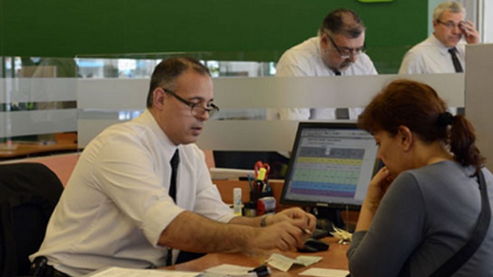 Finaliza el horario de verano y los bancos vuelven a abrir de 10 a 15: desde cuándo